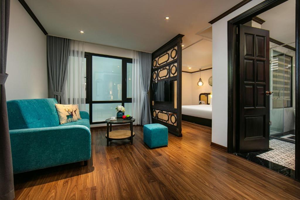King Suite.jpg