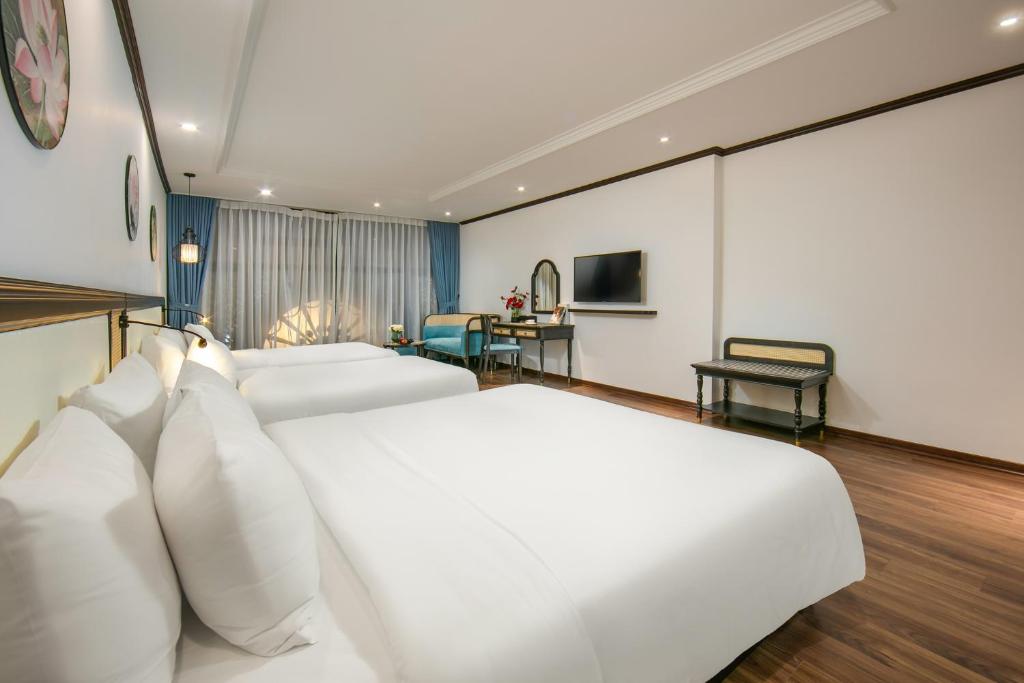 Fam Suite.jpg